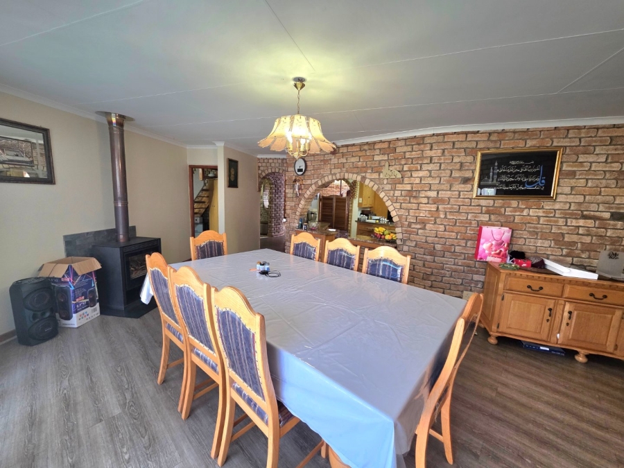 5 Bedroom Property for Sale in La Provance Free State